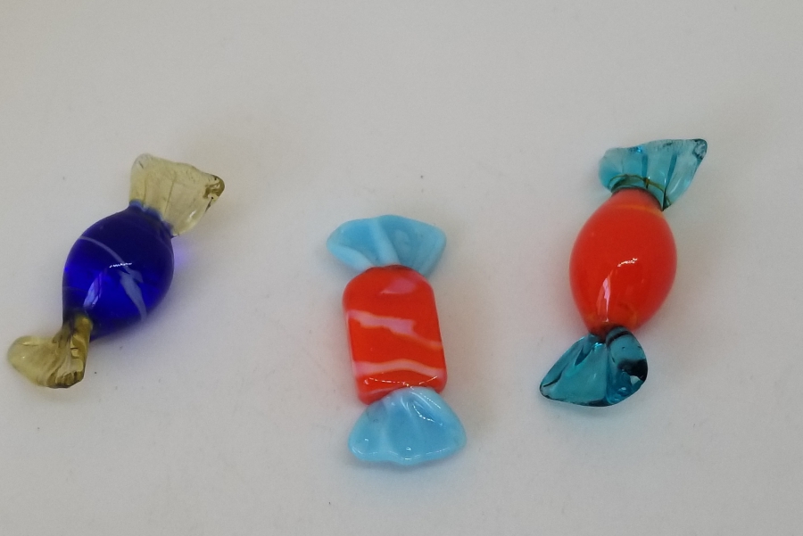 BAYRAM ŞEKERİ FORMUNDA YAPILMIŞ ANTİKA MURANO ŞEKER LOTU