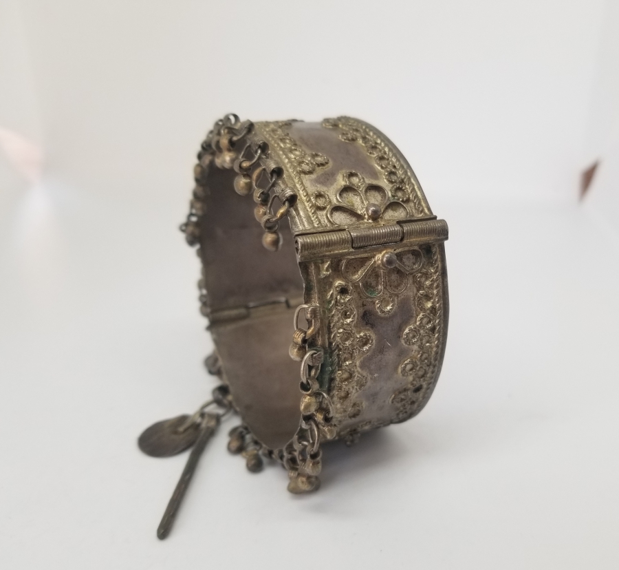 OSMANLI DÖNEMİ KABARTMA İŞÇİLİKLİ CİNGILLI ERMENİ BİLEZİK