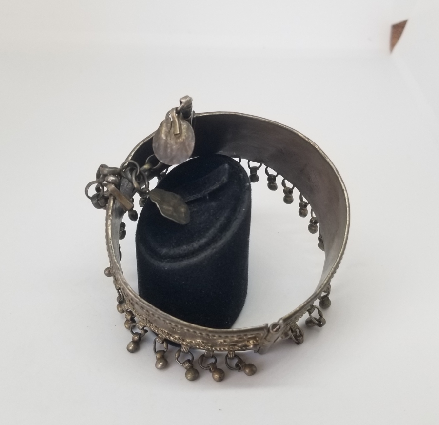 OSMANLI DÖNEMİ KABARTMA İŞÇİLİKLİ CİNGILLI ERMENİ BİLEZİK