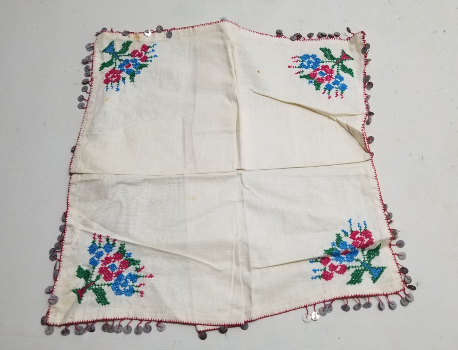 OSMANLI DÖNEMİ KANAVİÇE İŞÇİLİKLİ PULLU SÖZ MENDİLİ