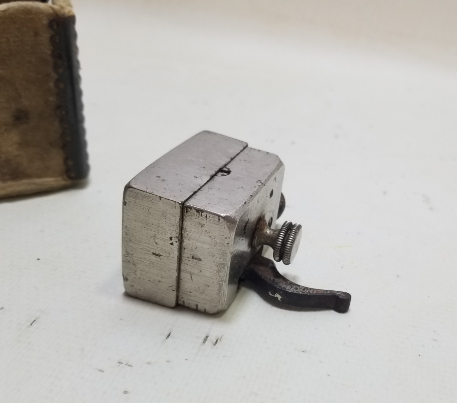 DERİ KUTUSUNDA OSMANLI DÖNEMİ NADİR HACAMAT