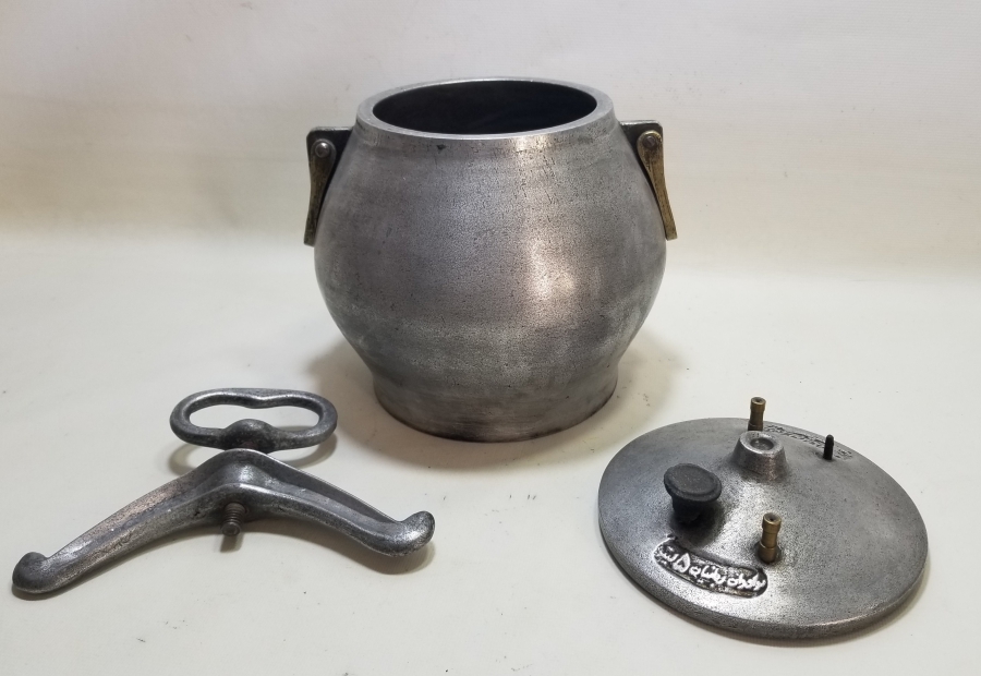 ANTİKA İLK YAPILAN DÜDÜKLÜ TENCERE