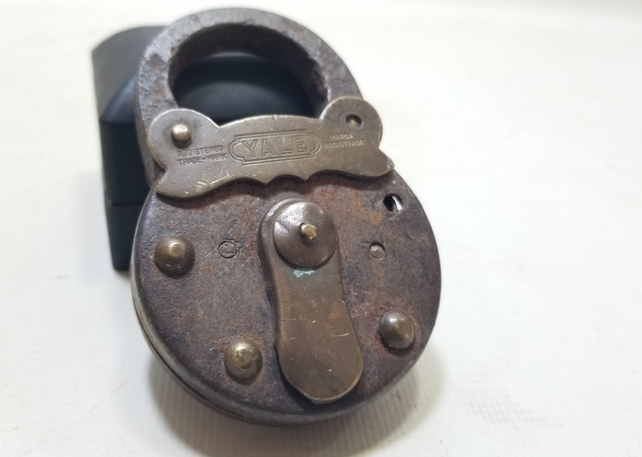 YALE MARKA ANTİKA KİLİT