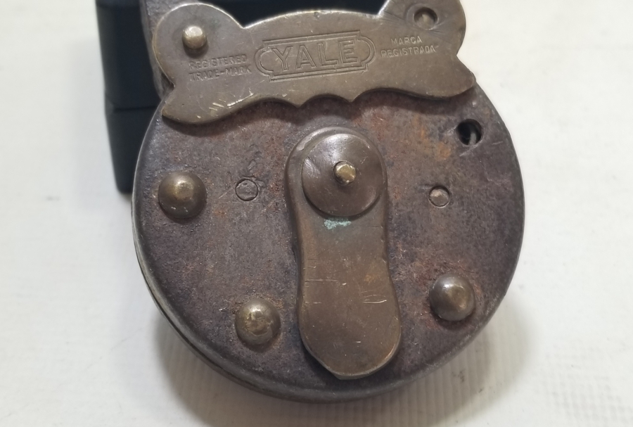 YALE MARKA ANTİKA KİLİT