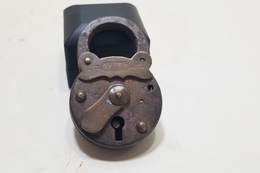 YALE MARKA ANTİKA KİLİT