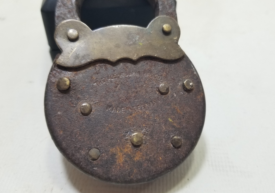 YALE MARKA ANTİKA KİLİT