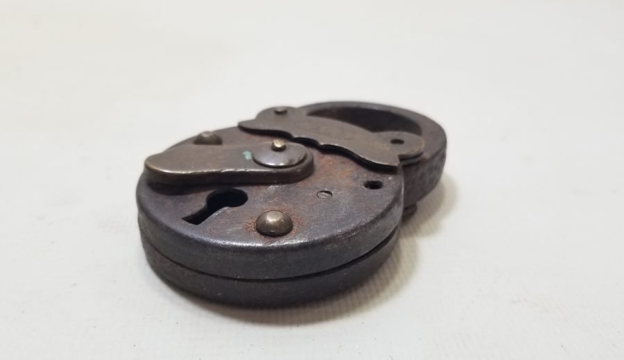 YALE MARKA ANTİKA KİLİT