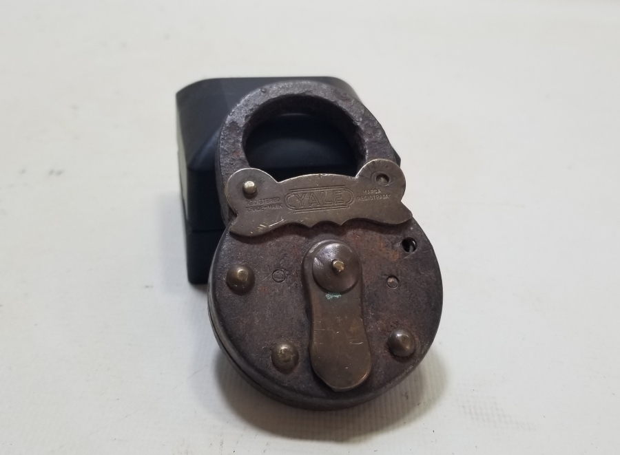 YALE MARKA ANTİKA KİLİT