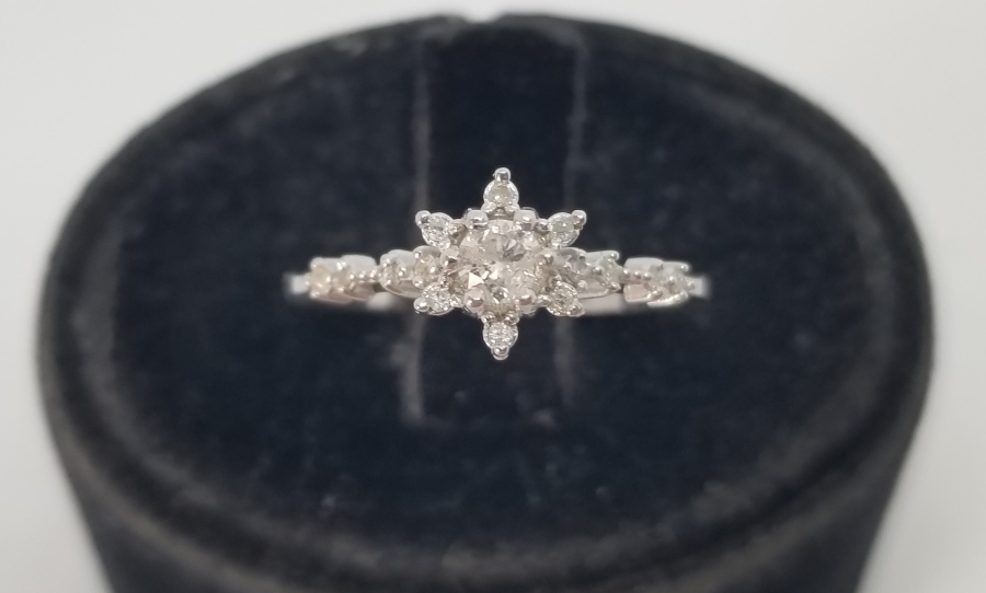 YILDIZ FORMLU PIRLANTA TAŞLI TEKTAŞ YÜZÜK