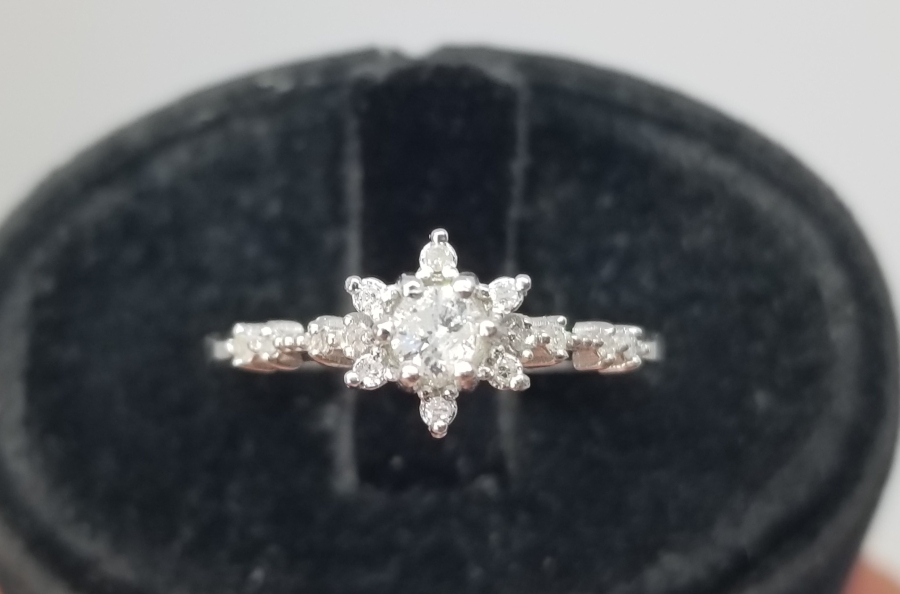 YILDIZ FORMLU PIRLANTA TAŞLI TEKTAŞ YÜZÜK