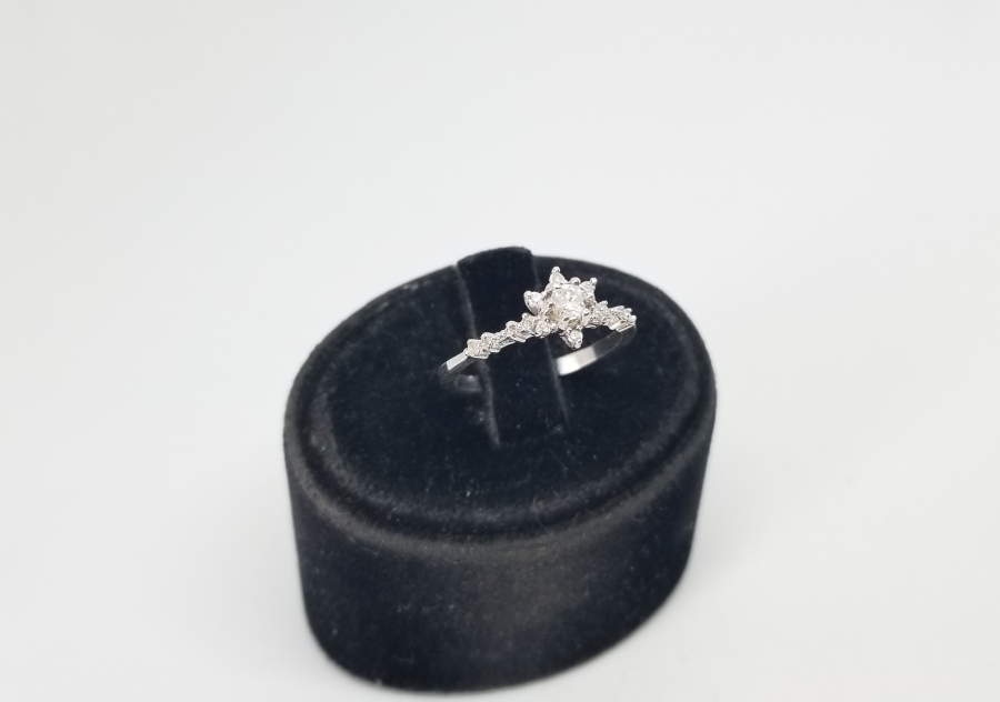 YILDIZ FORMLU PIRLANTA TAŞLI TEKTAŞ YÜZÜK