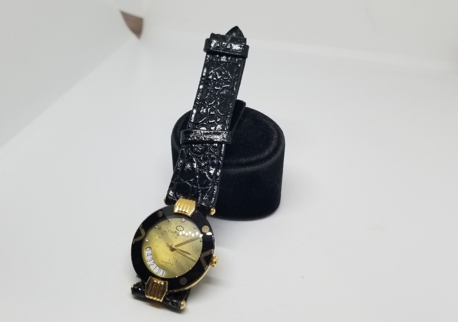 ALTIN KAPLAMA PİLLİ VE TAKVİMLİ ANTİKA KOL SAATİ