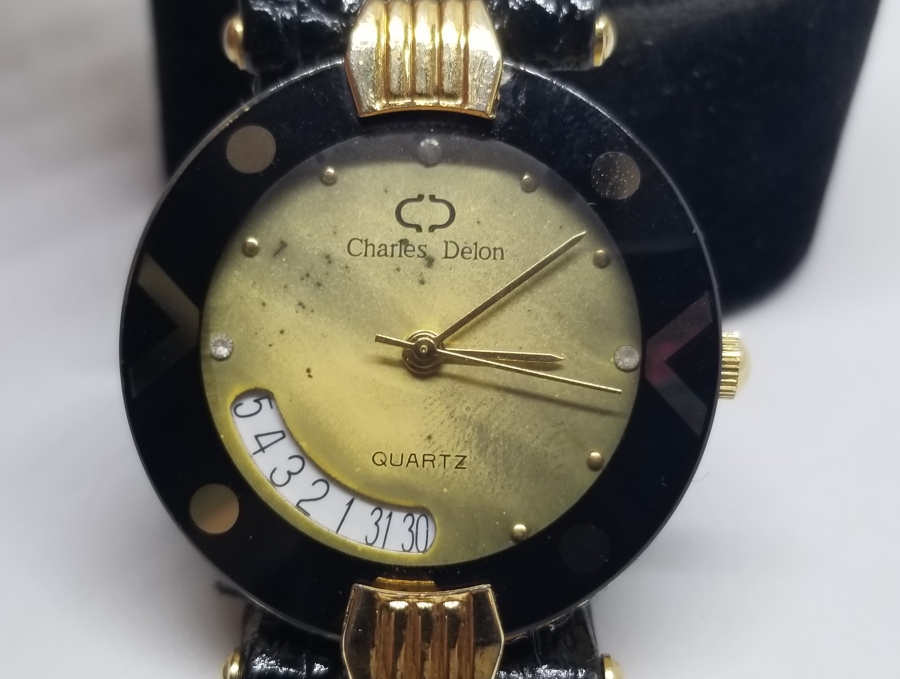 ALTIN KAPLAMA PİLLİ VE TAKVİMLİ ANTİKA KOL SAATİ