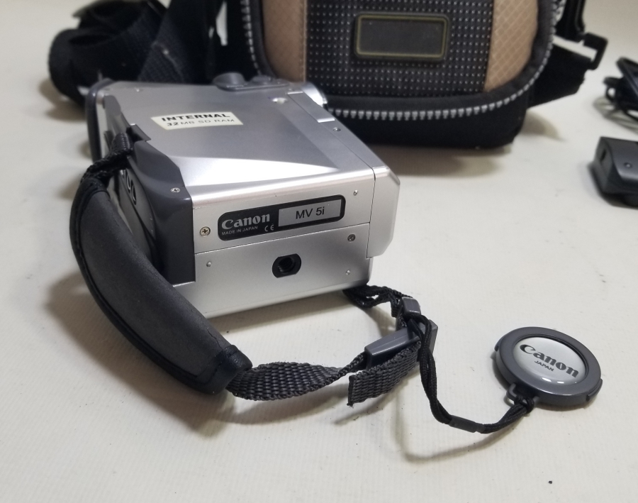 ORİJİNAL ÇANTASINDA CANON KAMERA