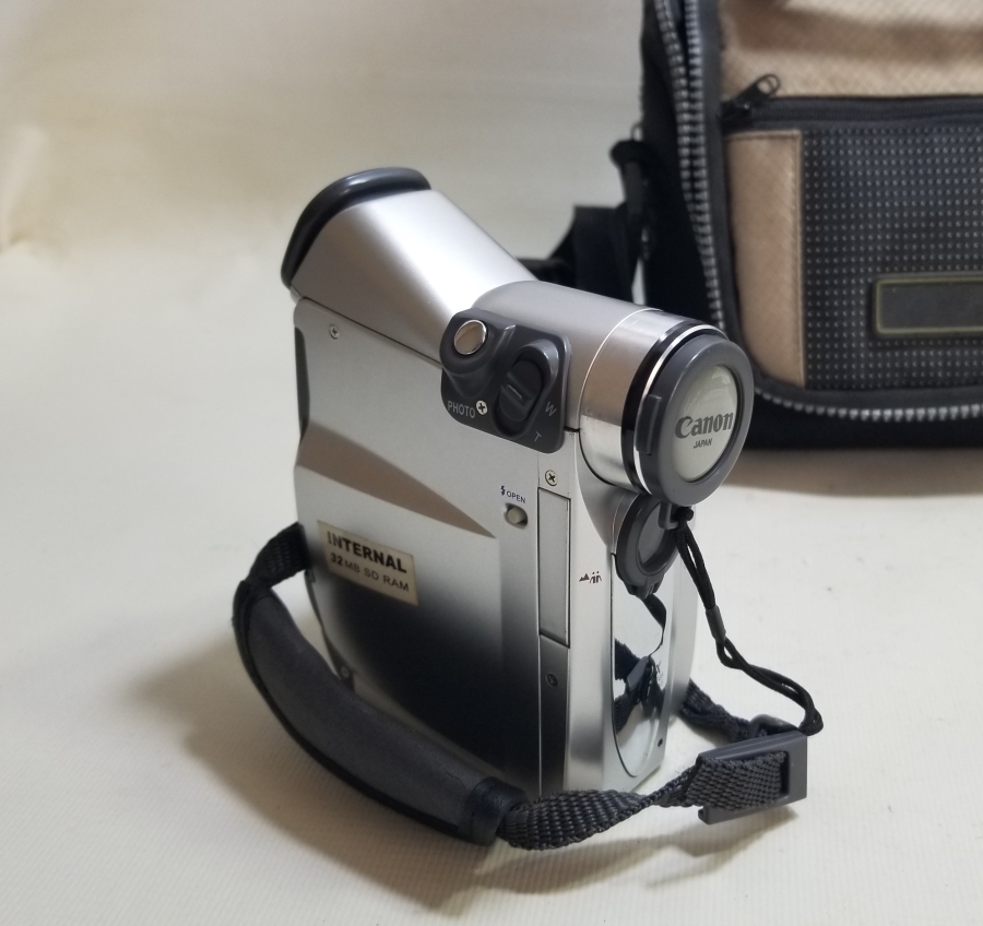 ORİJİNAL ÇANTASINDA CANON KAMERA