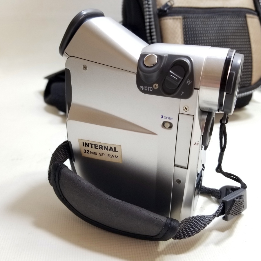 ORİJİNAL ÇANTASINDA CANON KAMERA