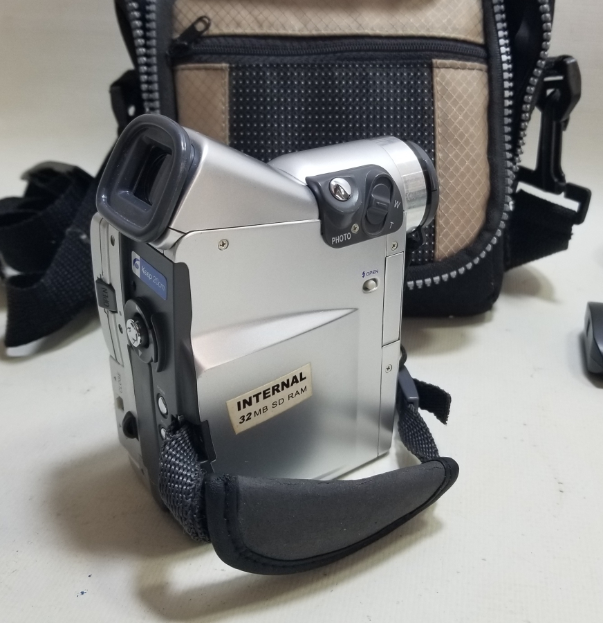 ORİJİNAL ÇANTASINDA CANON KAMERA