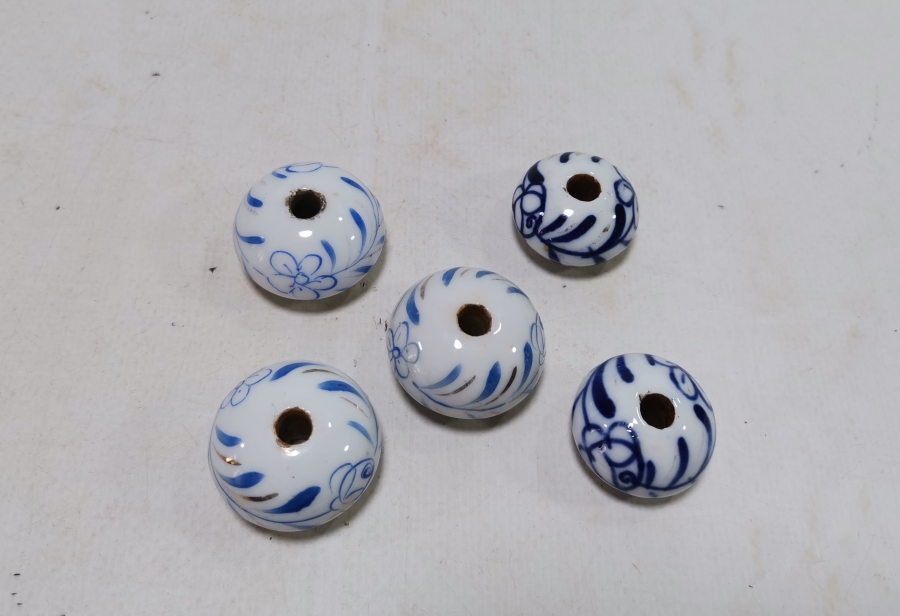 ÜZERLERİ İŞLEMELİ OSMANLI DÖNEMİ PORSELEN ÇEKMECE KULPLARI LOTU