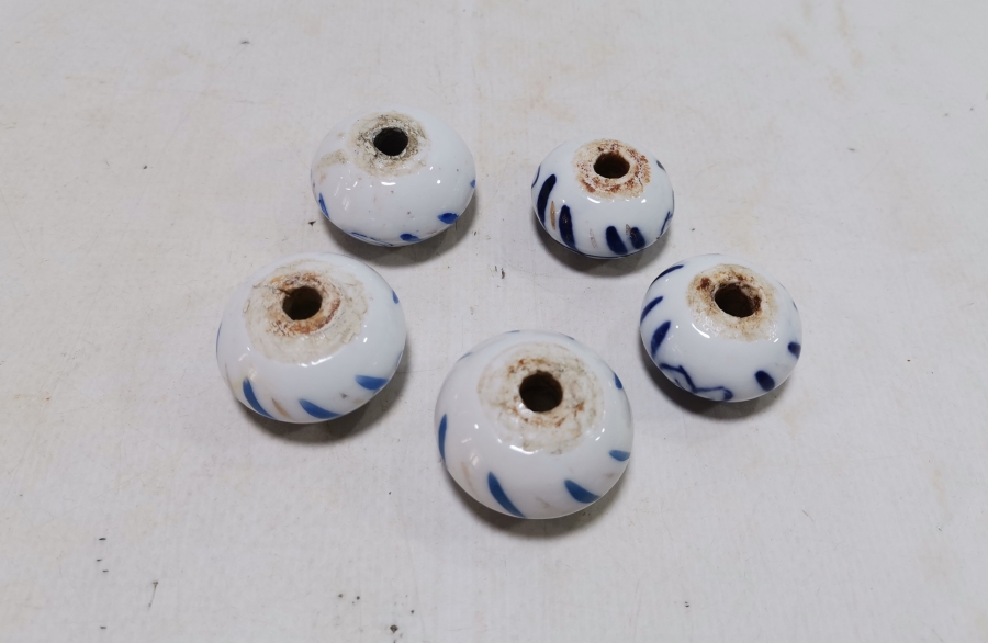 ÜZERLERİ İŞLEMELİ OSMANLI DÖNEMİ PORSELEN ÇEKMECE KULPLARI LOTU