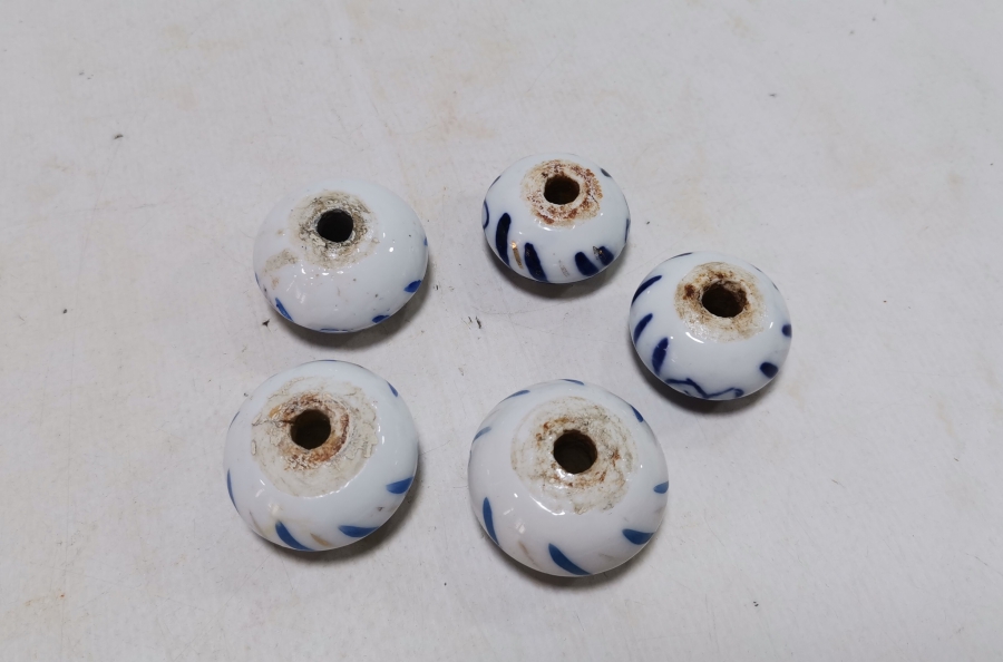 ÜZERLERİ İŞLEMELİ OSMANLI DÖNEMİ PORSELEN ÇEKMECE KULPLARI LOTU