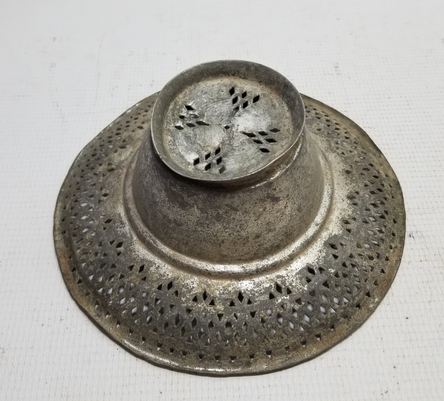 NADİR TİPTE KUBBELİ FORMLU OSMANLI DÖNEMİ TESTERE İŞÇİLİKLİ LENGER SÜZGECİ