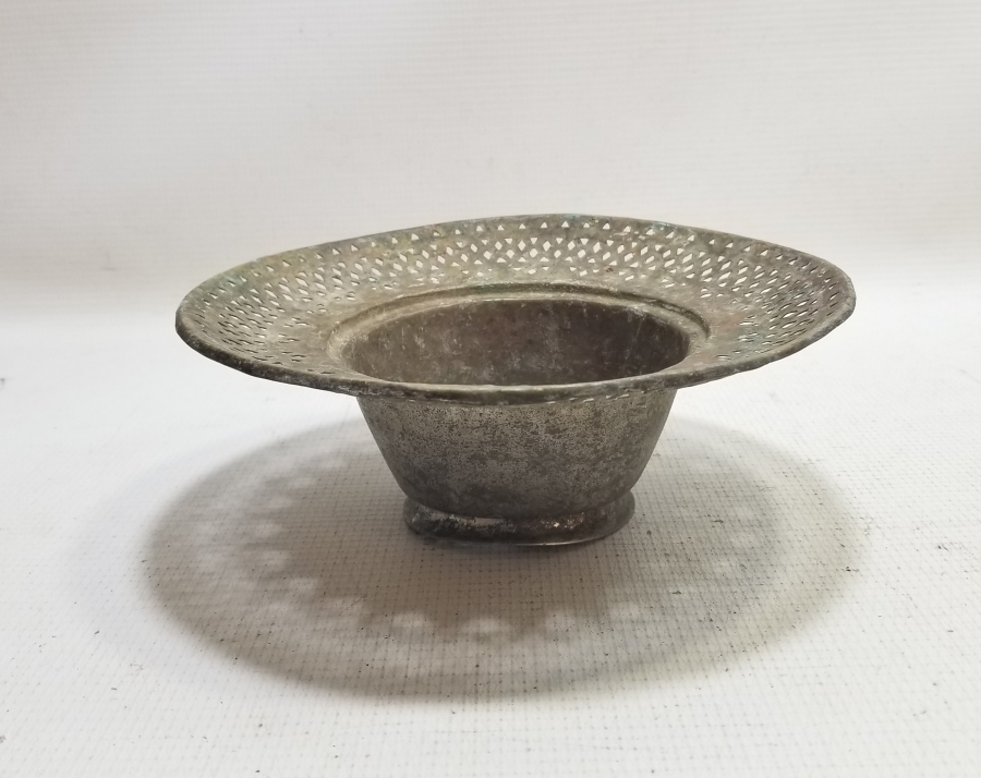 NADİR TİPTE KUBBELİ FORMLU OSMANLI DÖNEMİ TESTERE İŞÇİLİKLİ LENGER SÜZGECİ