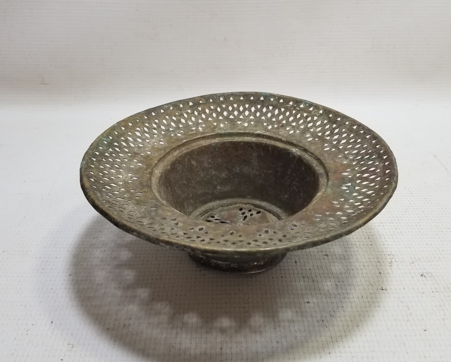 NADİR TİPTE KUBBELİ FORMLU OSMANLI DÖNEMİ TESTERE İŞÇİLİKLİ LENGER SÜZGECİ