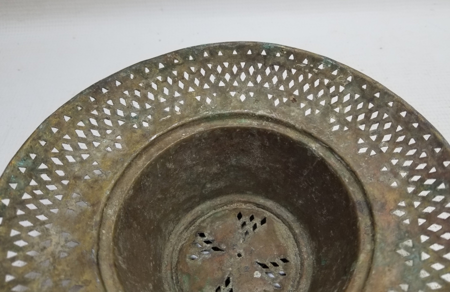 NADİR TİPTE KUBBELİ FORMLU OSMANLI DÖNEMİ TESTERE İŞÇİLİKLİ LENGER SÜZGECİ