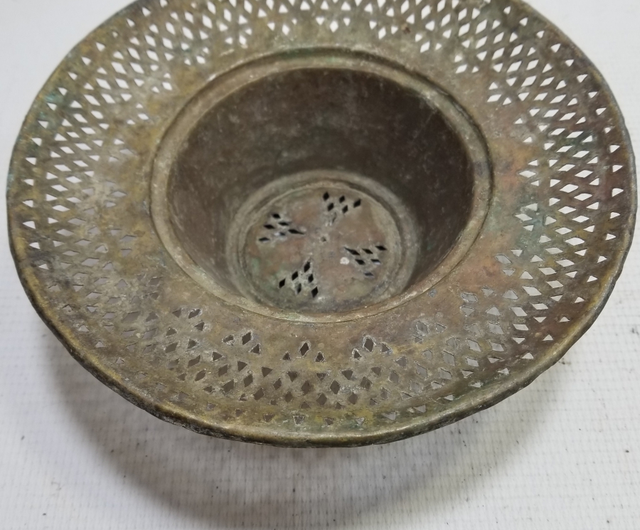 NADİR TİPTE KUBBELİ FORMLU OSMANLI DÖNEMİ TESTERE İŞÇİLİKLİ LENGER SÜZGECİ