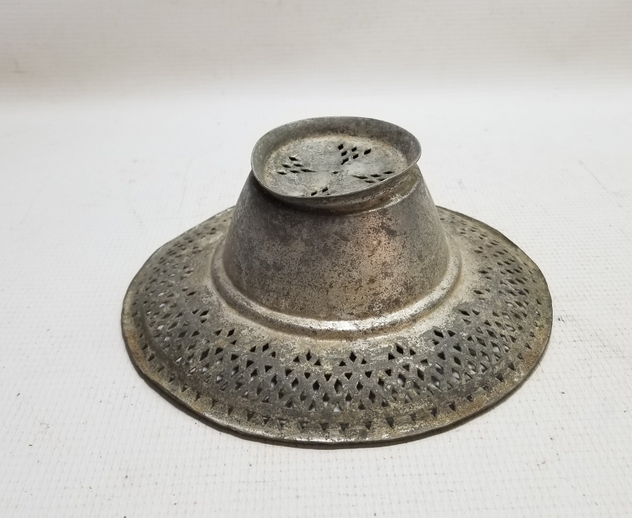 NADİR TİPTE KUBBELİ FORMLU OSMANLI DÖNEMİ TESTERE İŞÇİLİKLİ LENGER SÜZGECİ