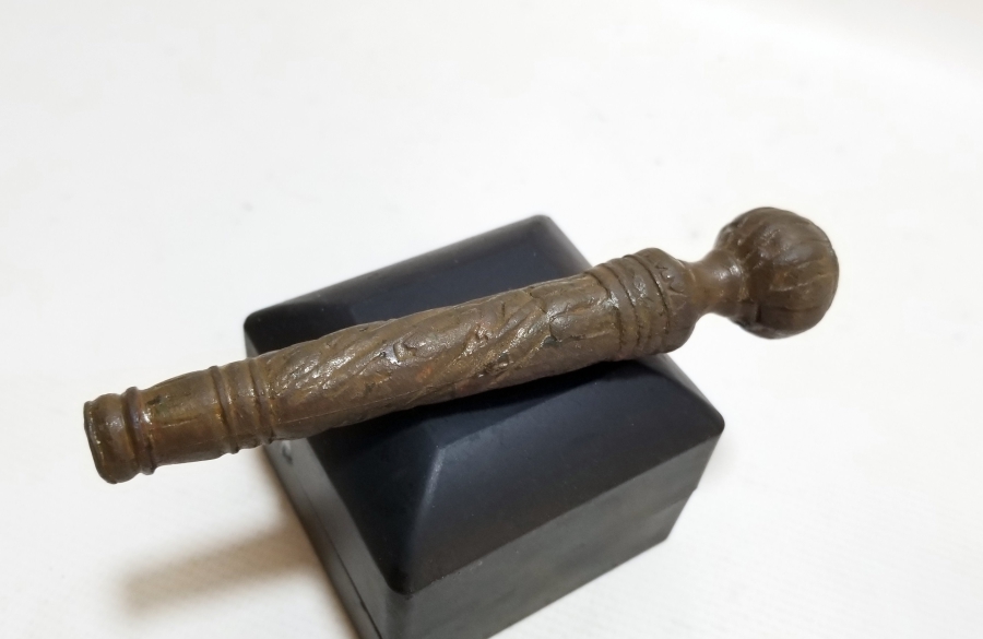 OSMANLI DÖNEMİ MEVLEVİ DERVİŞ SİKKESİ FORMUNDA YAPILMIŞ PAZARCI SARIK MAŞASI PARÇASI