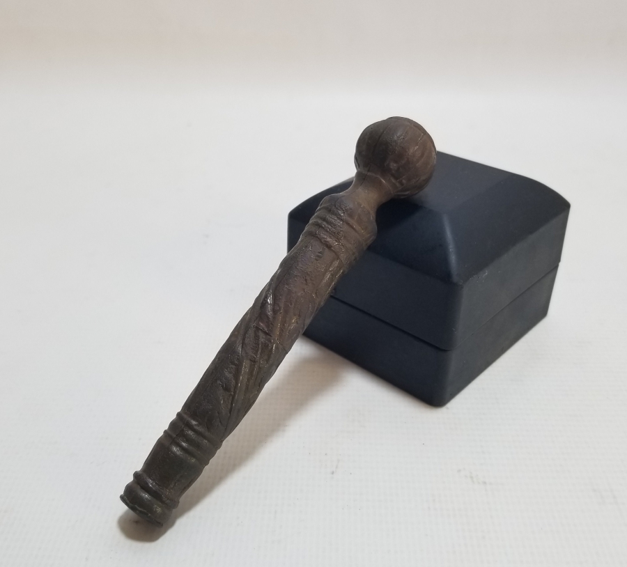 OSMANLI DÖNEMİ MEVLEVİ DERVİŞ SİKKESİ FORMUNDA YAPILMIŞ PAZARCI SARIK MAŞASI PARÇASI