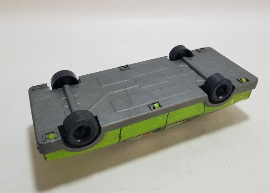 NADİR RENKTE GÜREL MARKA YERLİ YAPIM ANTİKA OYUNCAK ARABA