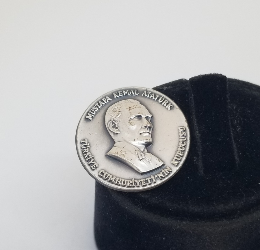 ATATÜRK GÖRSELLİ ANTİKA GÜMÜŞ HATIRA ROZET PARÇASI