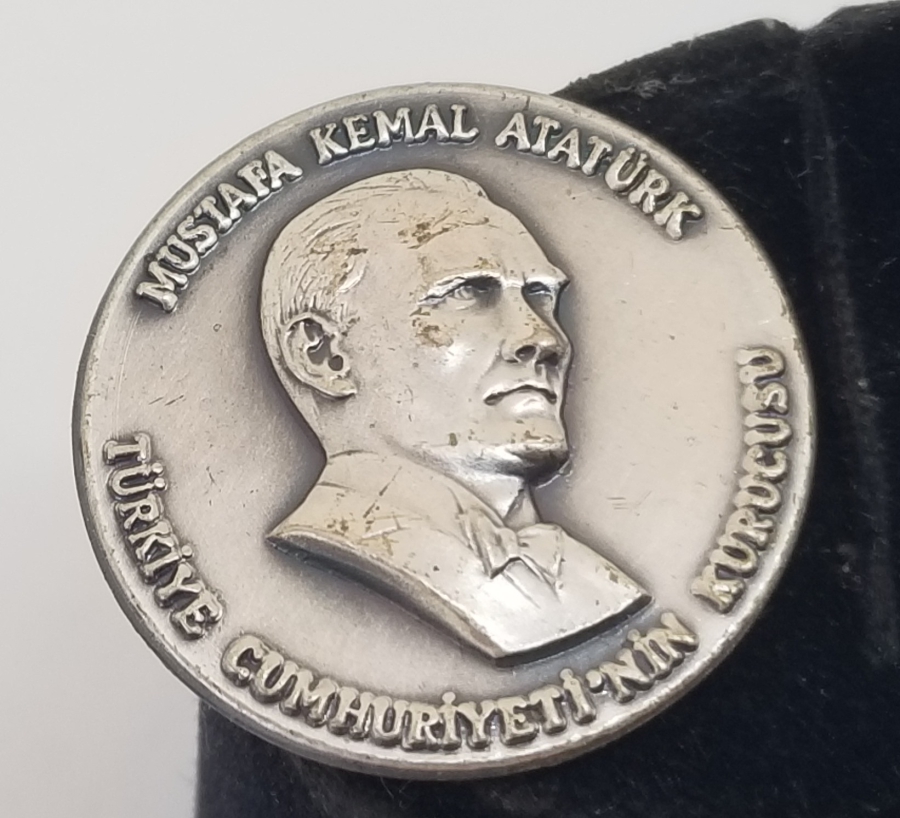 ATATÜRK GÖRSELLİ ANTİKA GÜMÜŞ HATIRA ROZET PARÇASI