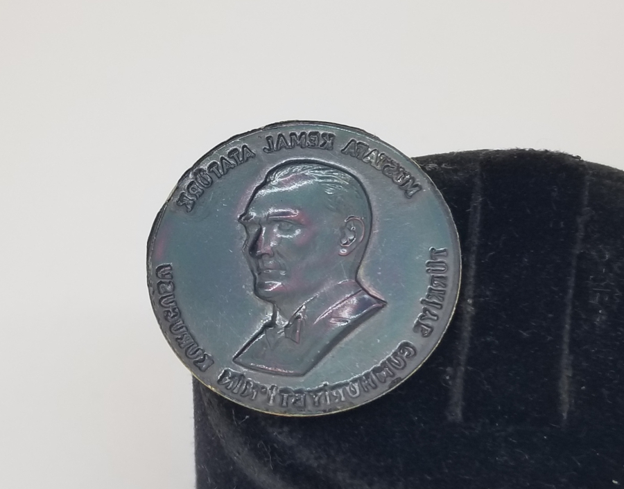 ATATÜRK GÖRSELLİ ANTİKA GÜMÜŞ HATIRA ROZET PARÇASI