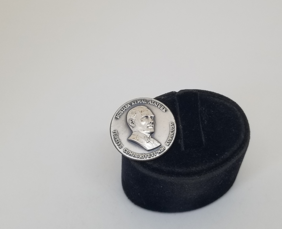 ATATÜRK GÖRSELLİ ANTİKA GÜMÜŞ HATIRA ROZET PARÇASI