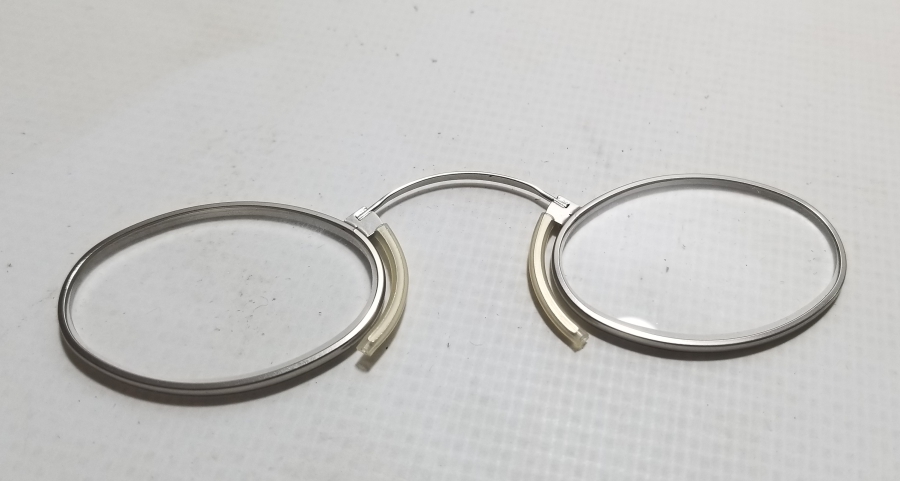 ORİJİNAL KABINDA BURUN ÜSTÜ GÖZLÜK