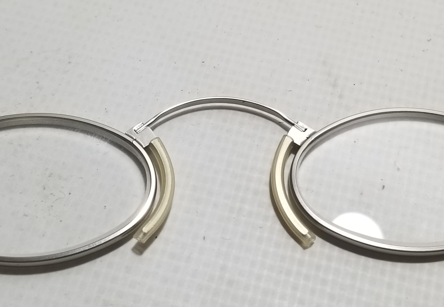 ORİJİNAL KABINDA BURUN ÜSTÜ GÖZLÜK