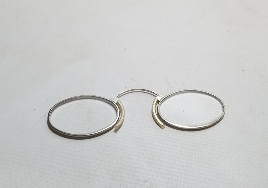 ORİJİNAL KABINDA BURUN ÜSTÜ GÖZLÜK