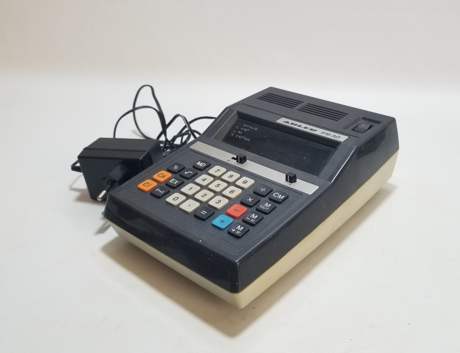 ANTİKA ELEKTRİKLİ HESAP MAKİNESİ