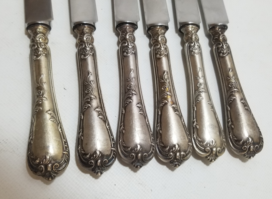 ÜZERİ İNSİYALLİ ANTİKA GÜMÜŞ KAPLAMA YEMEK BIÇAĞI TAKIMI