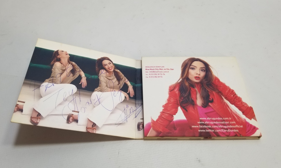 İMZALI EBRU GÜNDEŞ ALBÜMÜ