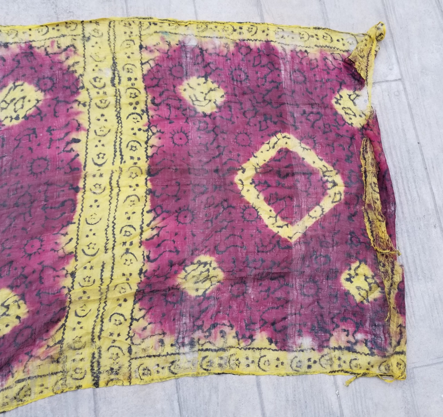 ÜZERİ AY YILDIZ FİGÜRLÜ VE KÖK BOYA İŞÇİLİKLİ OSMANLI DÖNEMİ NADİR BEŞİK ÖRTÜSÜ