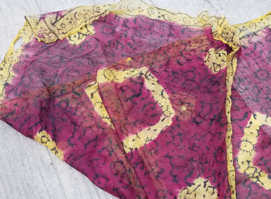 ÜZERİ AY YILDIZ FİGÜRLÜ VE KÖK BOYA İŞÇİLİKLİ OSMANLI DÖNEMİ NADİR BEŞİK ÖRTÜSÜ