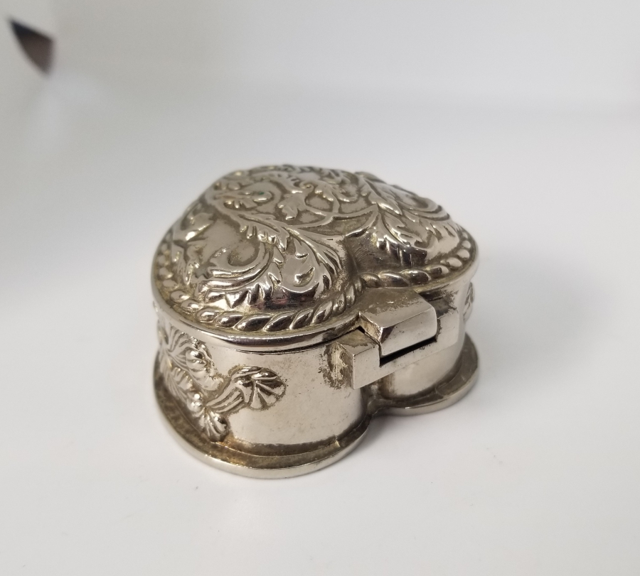 KALP FORMLU GÜMÜŞ KAPLAMA ANTİKA MÜCEVHER KUTUSU