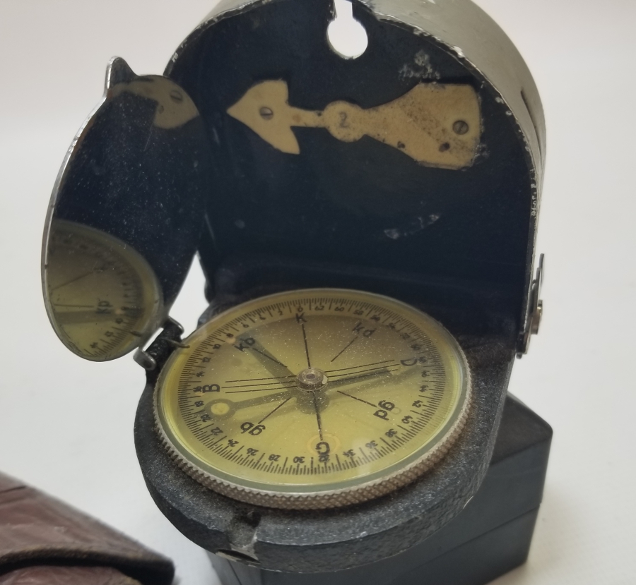 ORİJİNAL DERİ KILIFINDA ANTİKA ASKERİ PUSULA