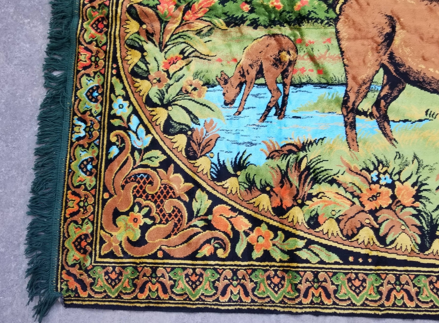 ANTİKA GEYİKLİ DUVAR HALISI