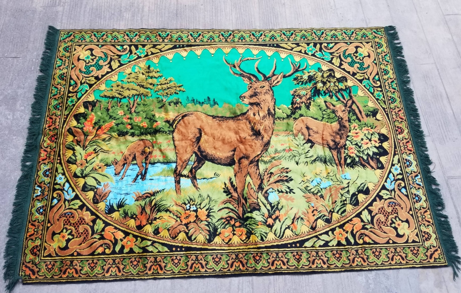 ANTİKA GEYİKLİ DUVAR HALISI