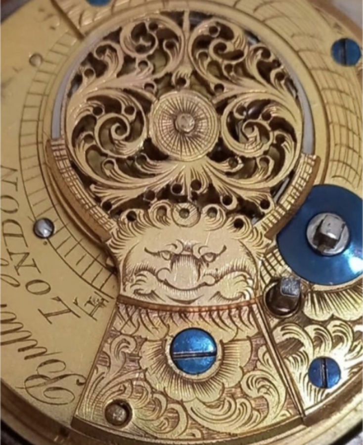 KABARTMA İŞÇİLİKLİ NADİR FORMDA ŞEYTANLI PRİOR CEP SAATİ STANDI